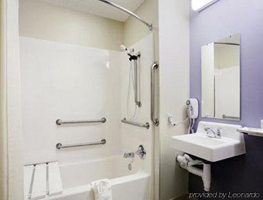 Microtel Inn & Suites By Wyndham Bushnell Habitación foto