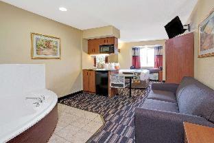Microtel Inn & Suites By Wyndham Bushnell Habitación foto