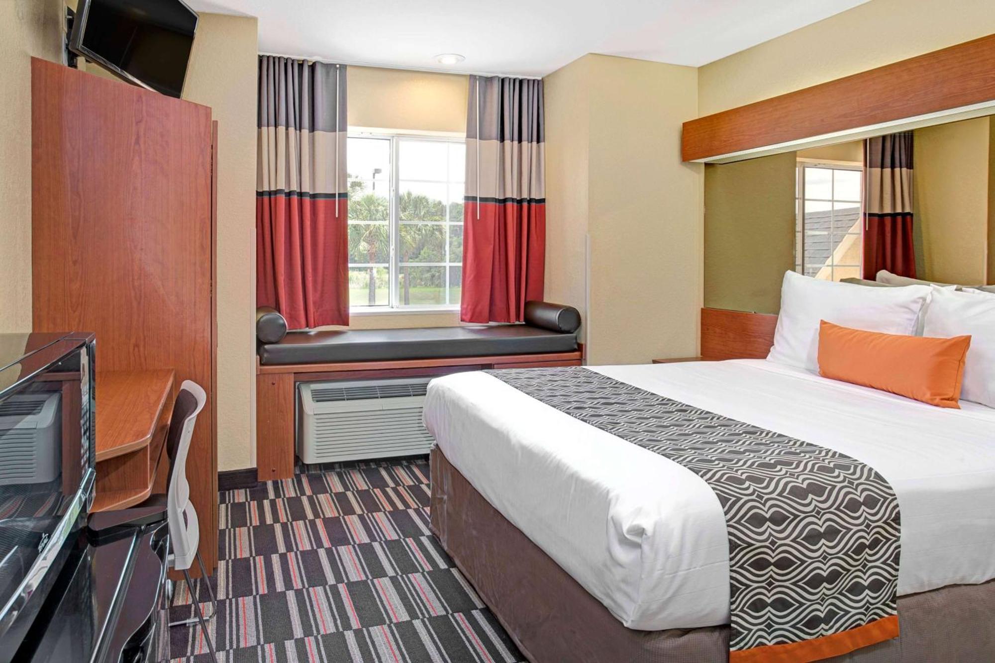 Microtel Inn & Suites By Wyndham Bushnell Exterior foto